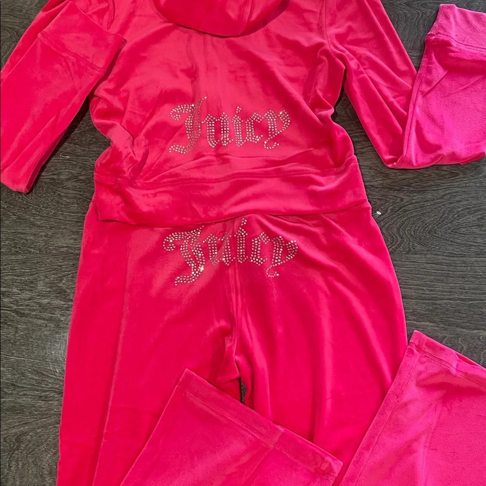 Juicy Couture Vibrant Pink Velour Set - Picture 3 of 4